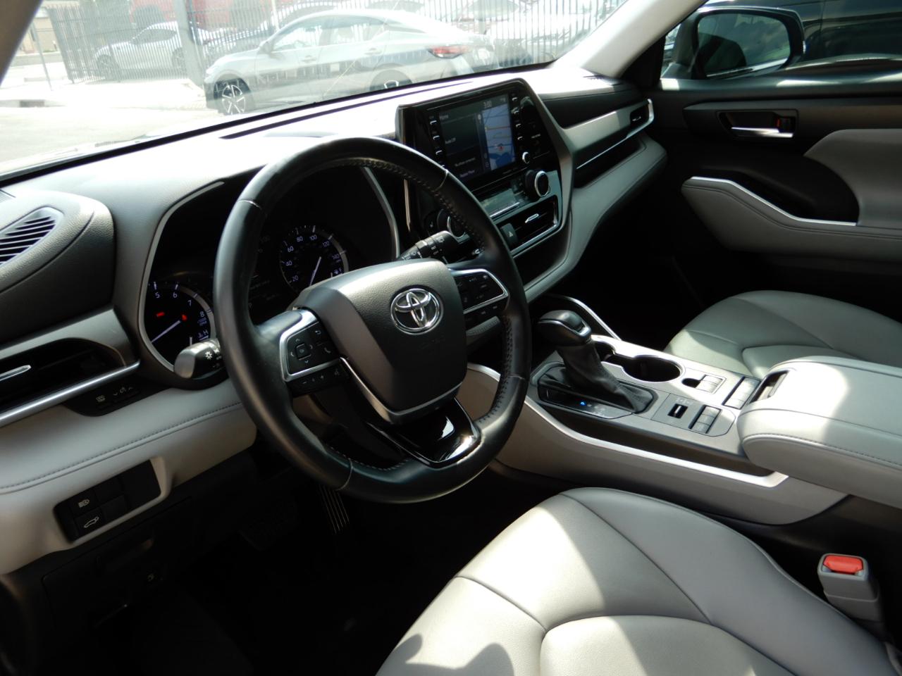 Toyota Highlander XLE AWD (Natl) 2021
