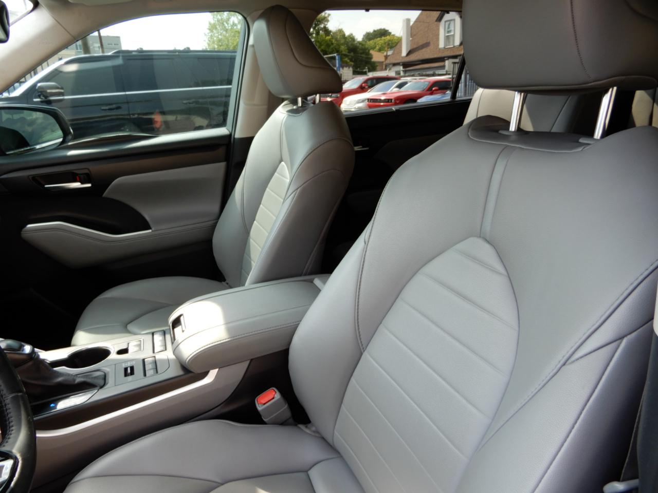Toyota Highlander XLE AWD (Natl) 2021