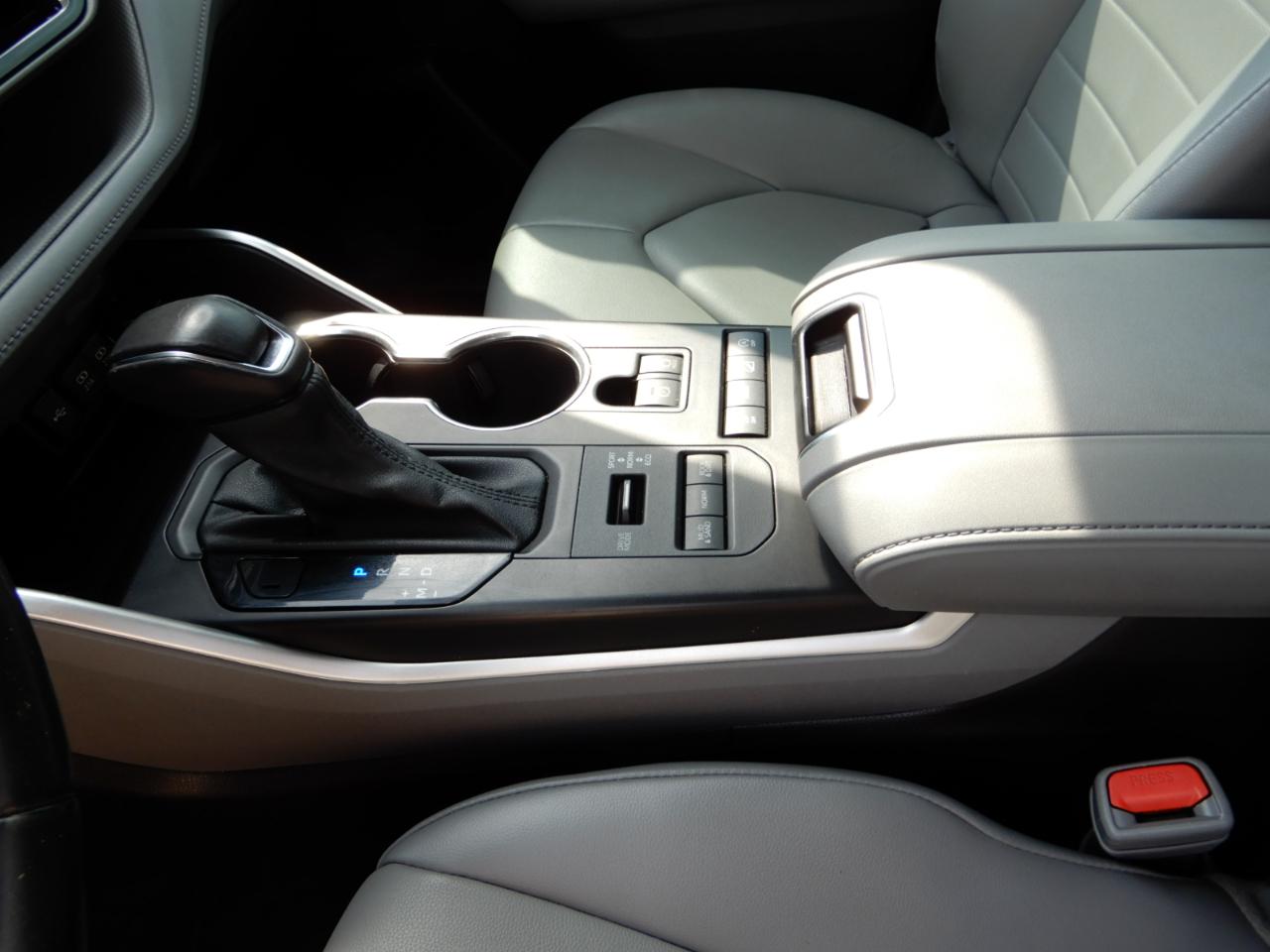 Toyota Highlander XLE AWD (Natl) 2021