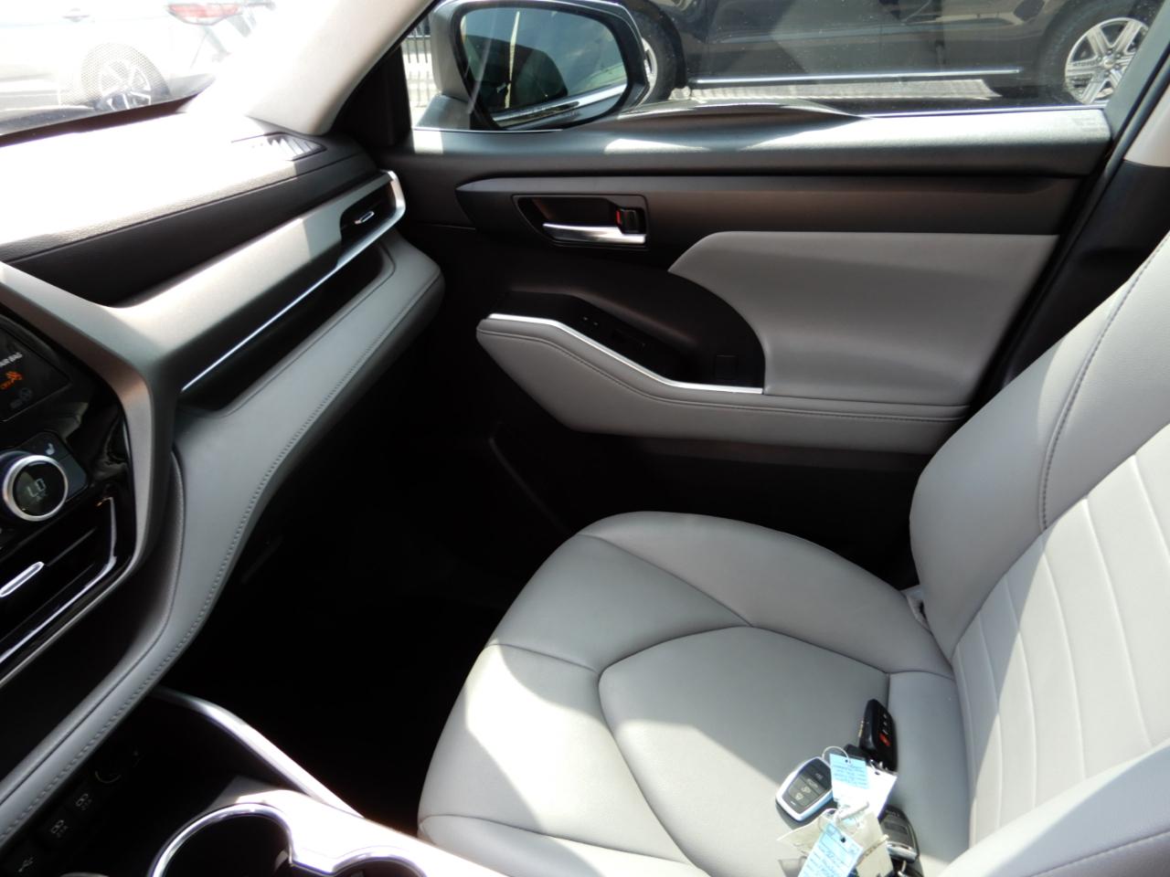 Toyota Highlander XLE AWD (Natl) 2021