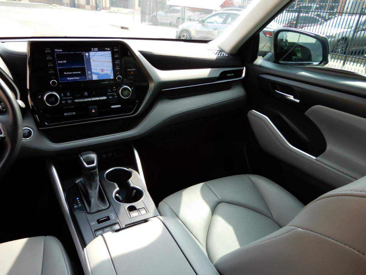 Toyota Highlander XLE AWD (Natl) 2021