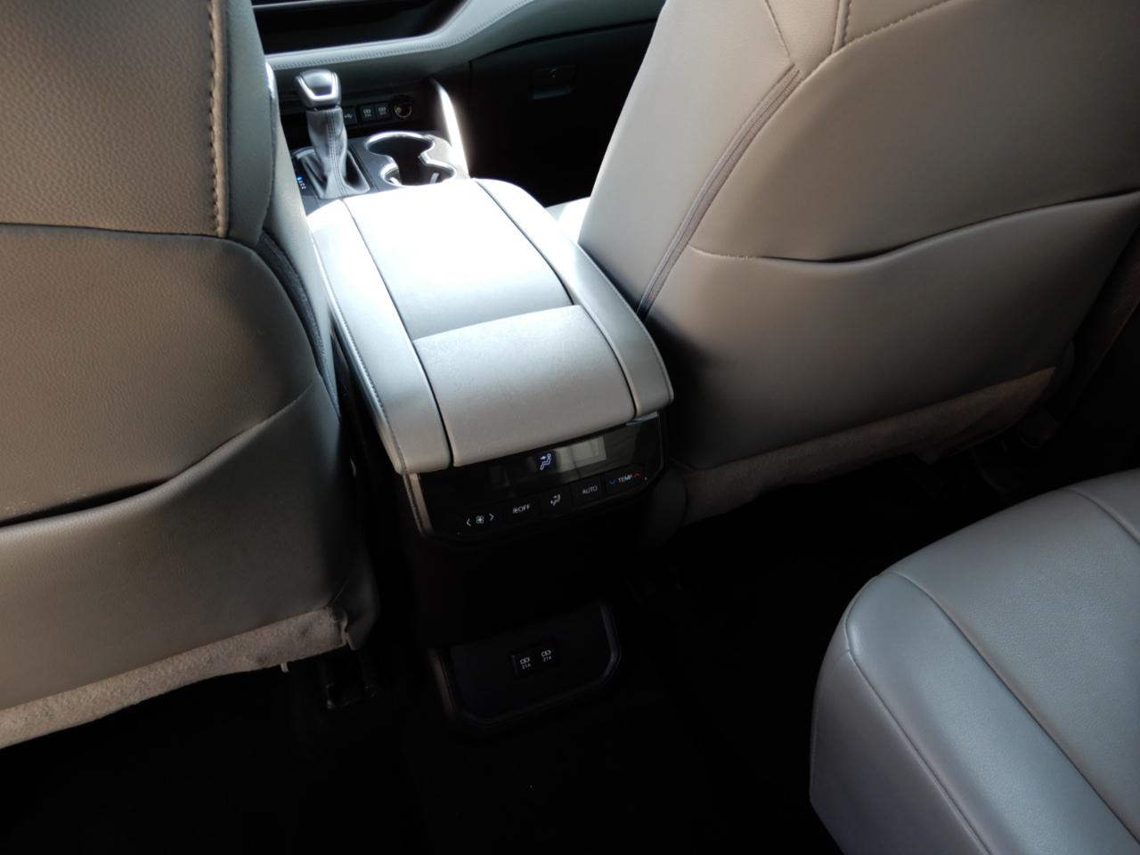 Toyota Highlander XLE AWD (Natl) 2021