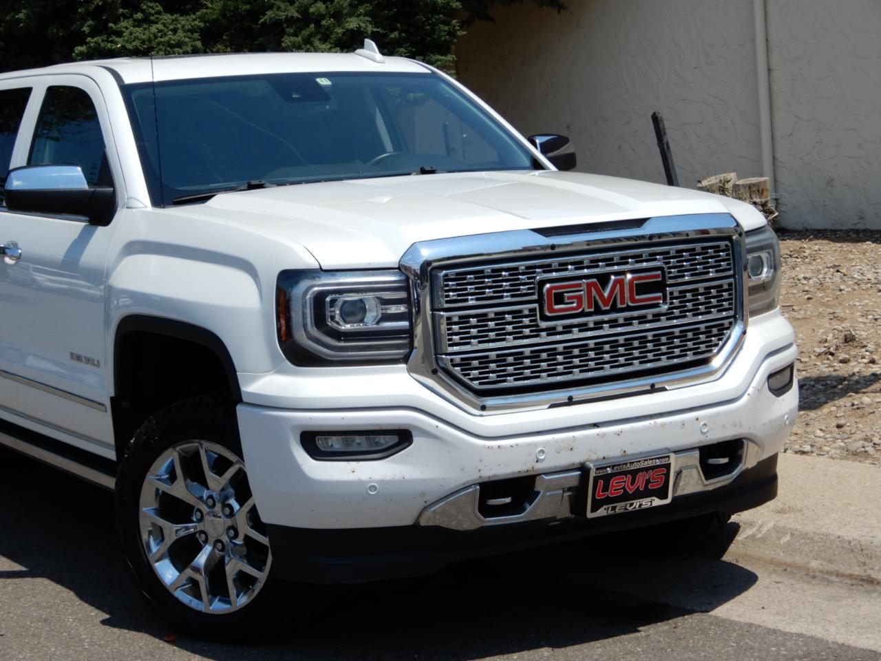 GMC Sierra 1500 4WD Crew Cab 143.5" Denali 2017