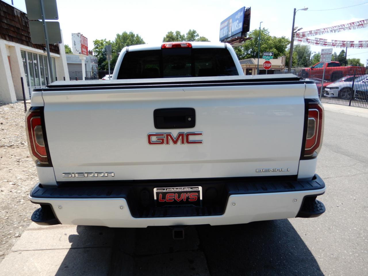 GMC Sierra 1500 4WD Crew Cab 143.5" Denali 2017