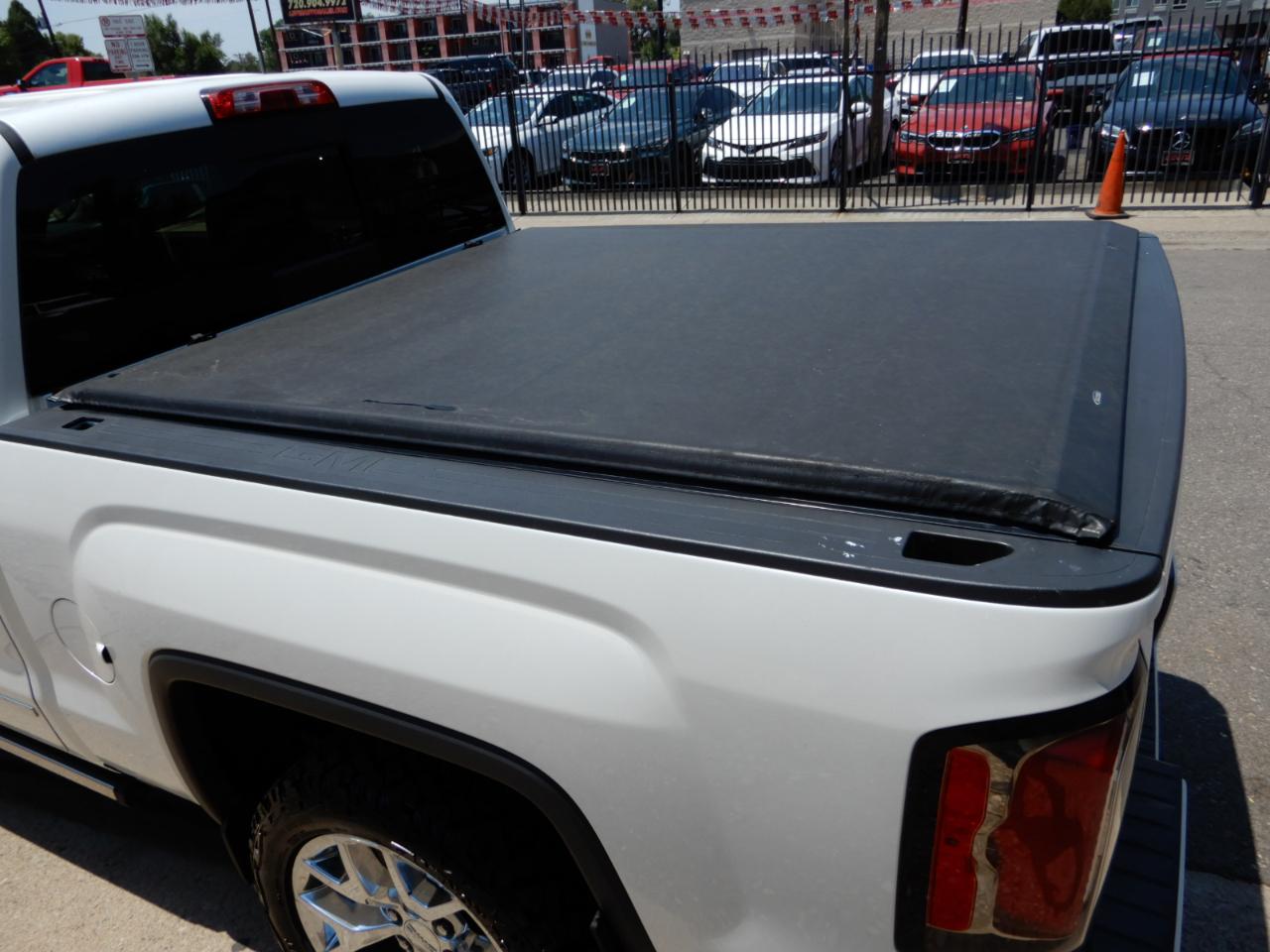 GMC Sierra 1500 4WD Crew Cab 143.5" Denali 2017