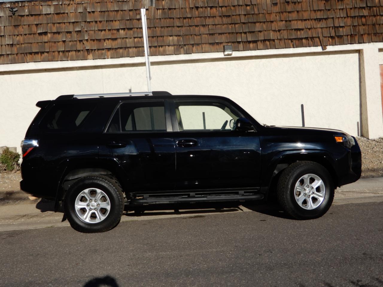 Toyota 4Runner SR5 4WD (Natl) 2022