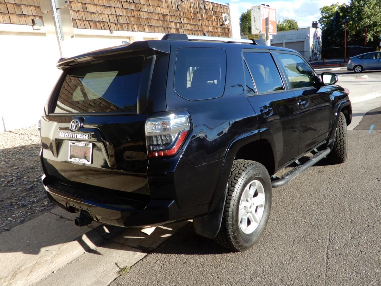 Toyota 4Runner SR5 4WD (Natl) 2022