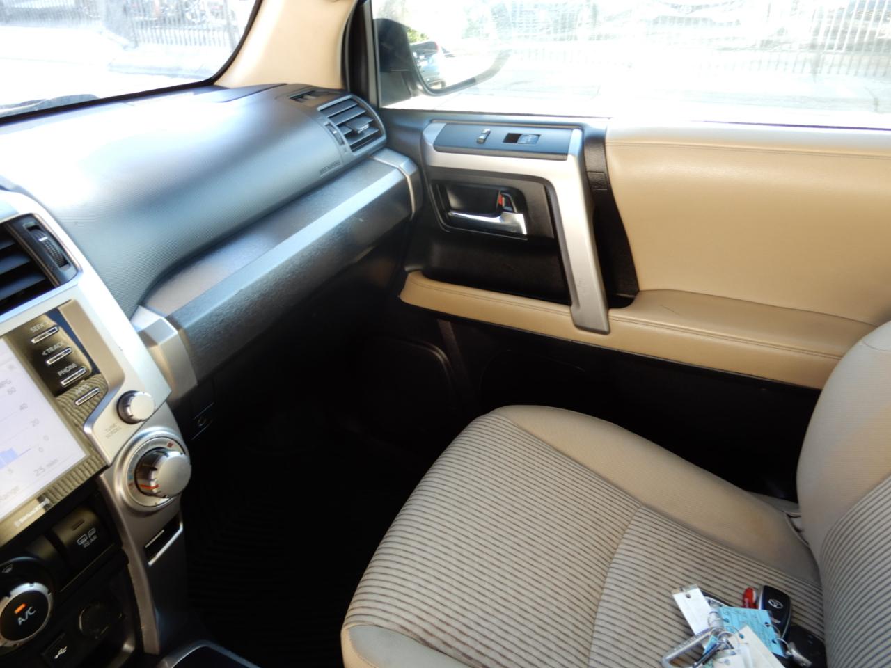 Toyota 4Runner SR5 4WD (Natl) 2022