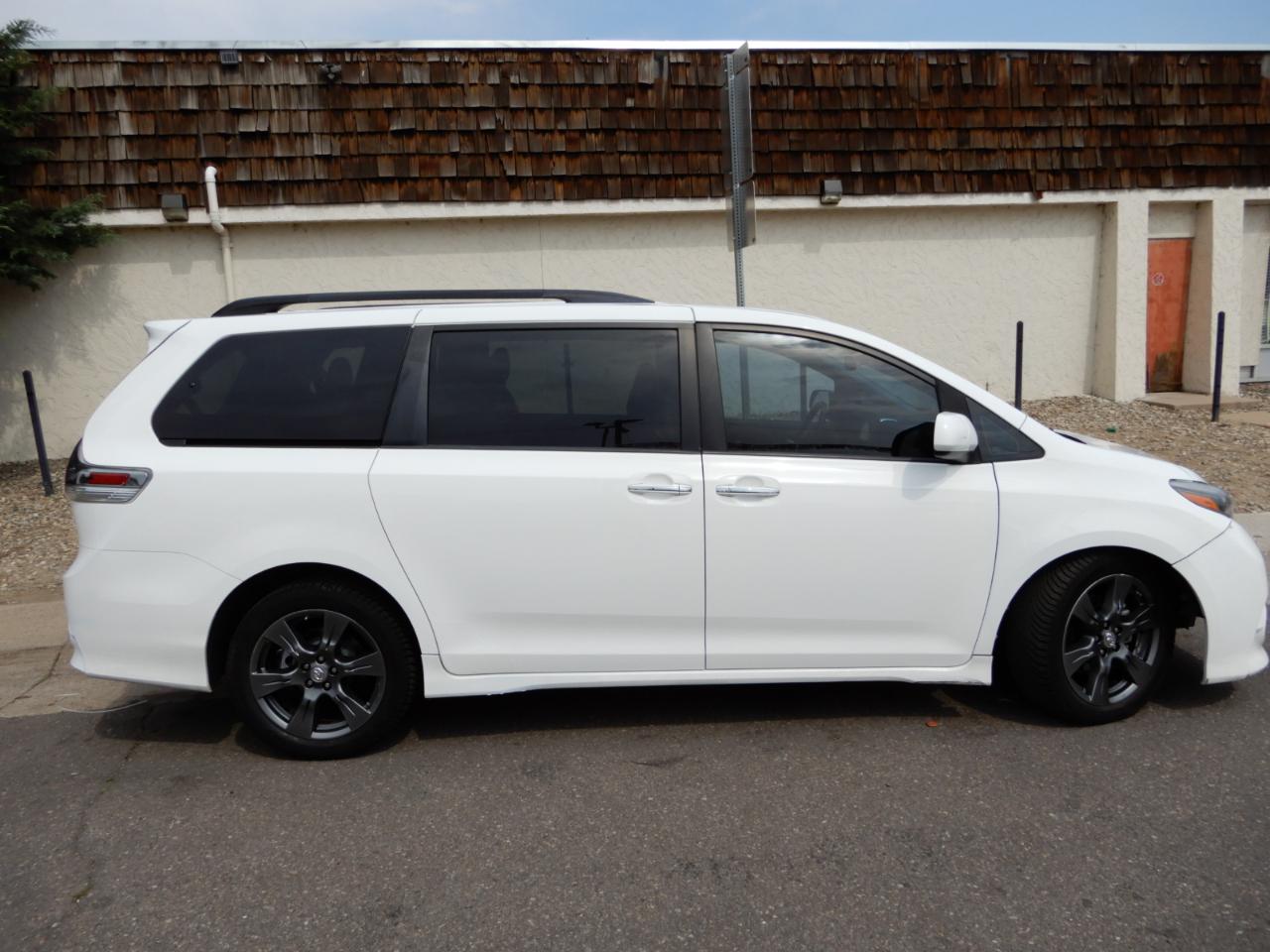 Toyota Sienna SE FWD 8-Passenger (Natl) 2017