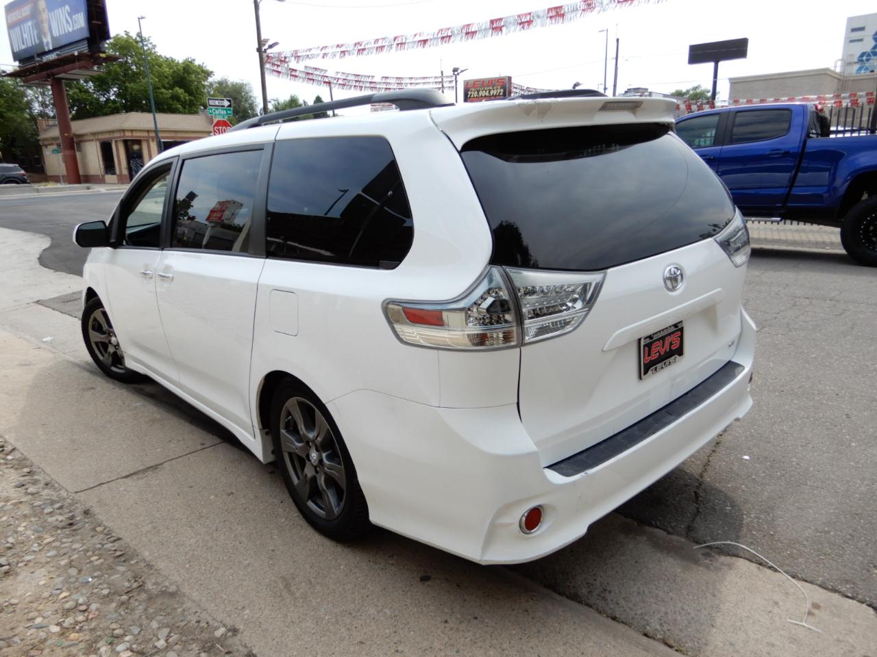 Toyota Sienna SE FWD 8-Passenger (Natl) 2017