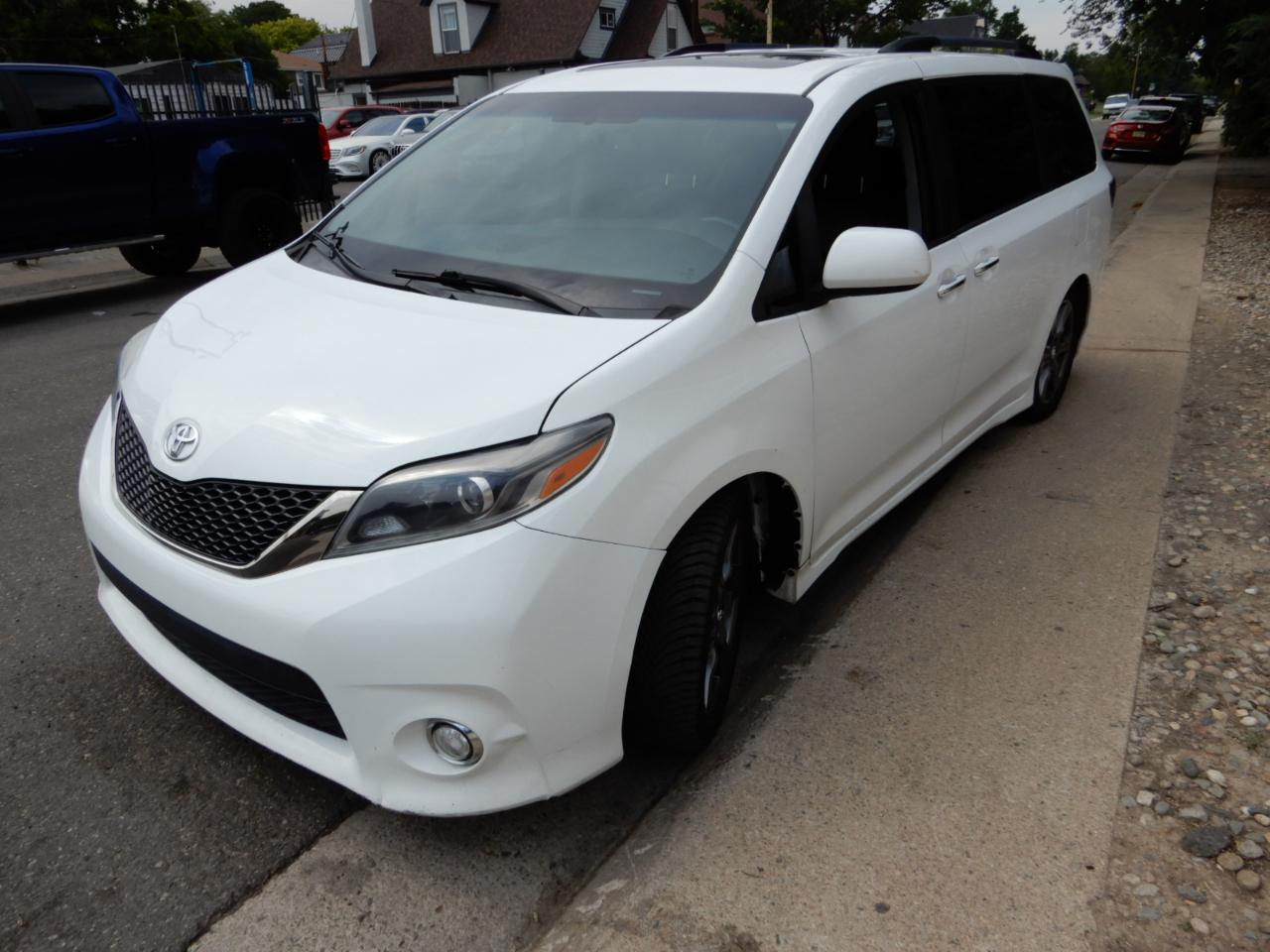Toyota Sienna SE FWD 8-Passenger (Natl) 2017