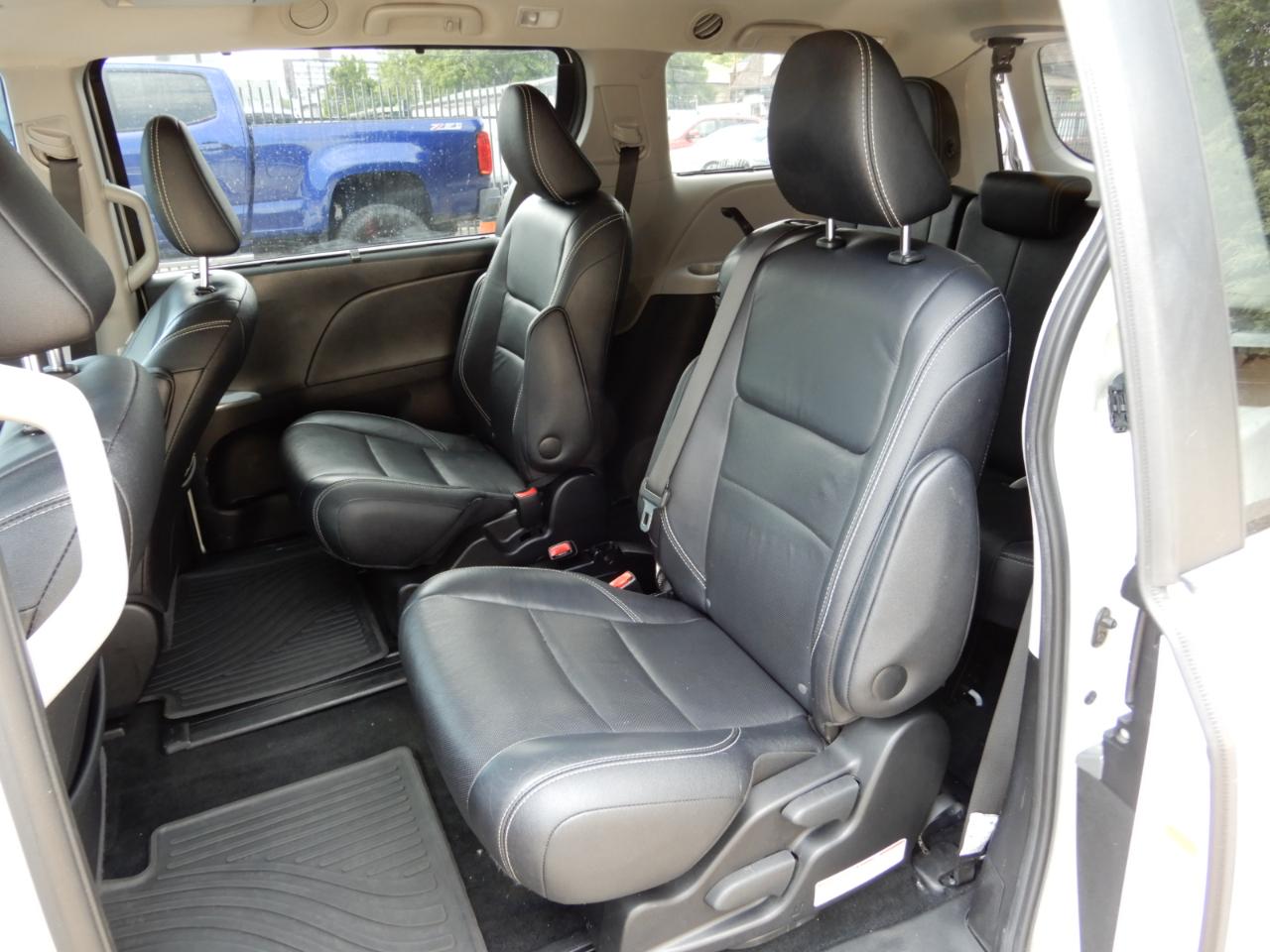Toyota Sienna SE FWD 8-Passenger (Natl) 2017