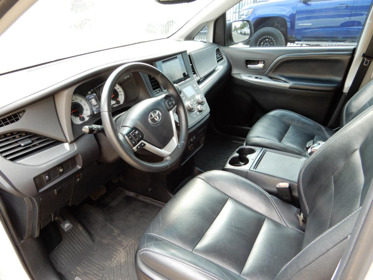 Toyota Sienna SE FWD 8-Passenger (Natl) 2017