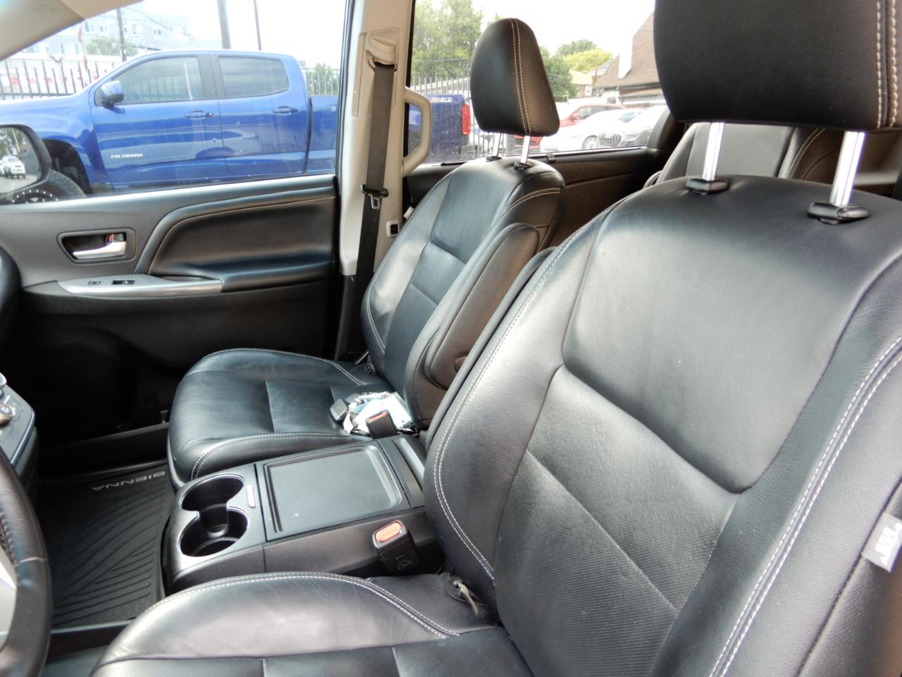 Toyota Sienna SE FWD 8-Passenger (Natl) 2017