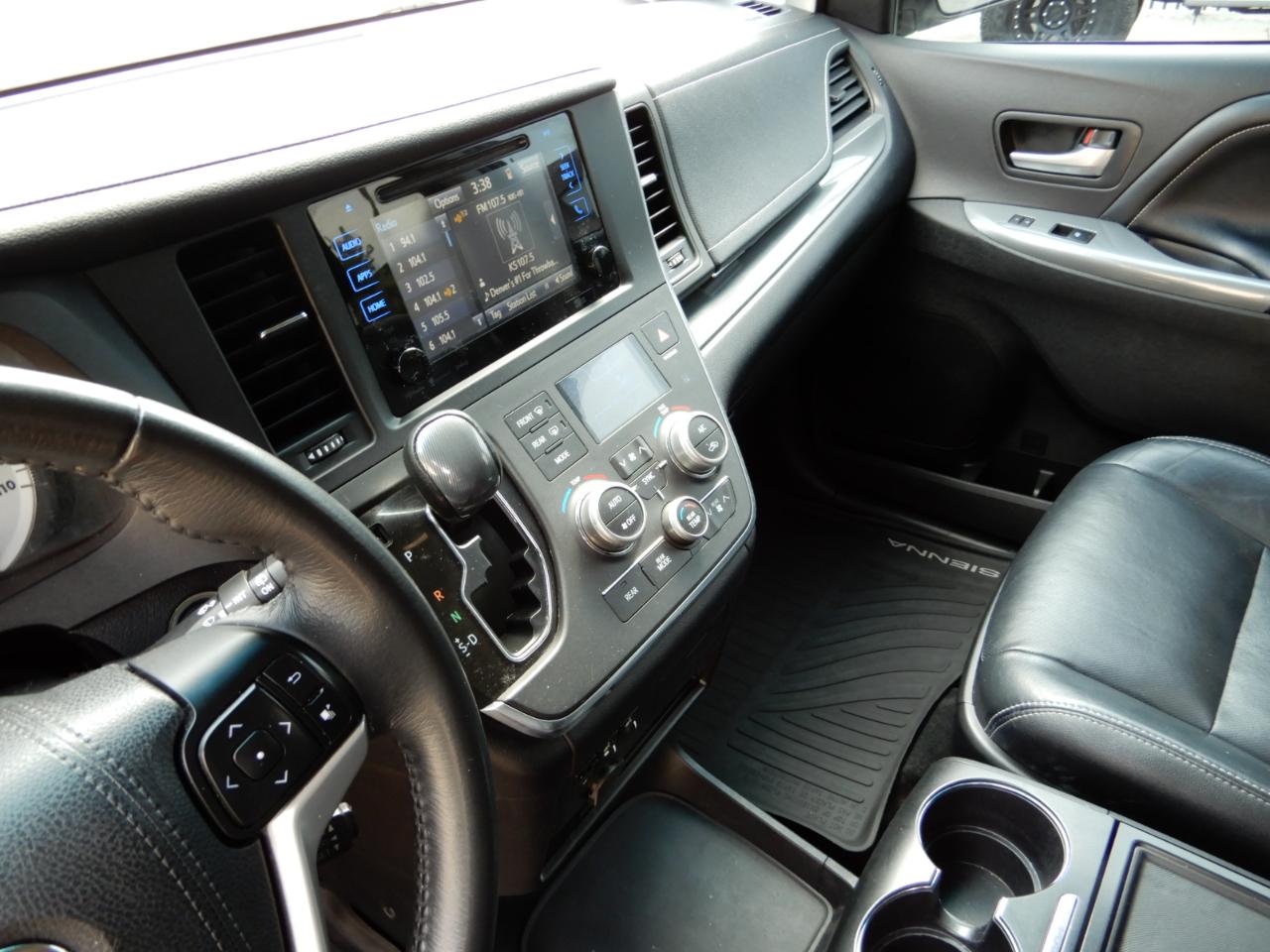 Toyota Sienna SE FWD 8-Passenger (Natl) 2017