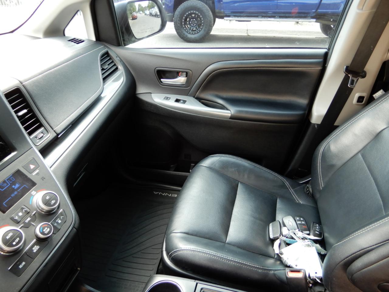 Toyota Sienna SE FWD 8-Passenger (Natl) 2017