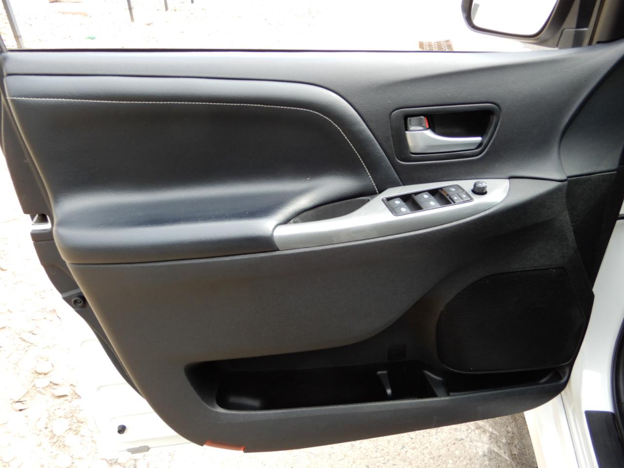 Toyota Sienna SE FWD 8-Passenger (Natl) 2017