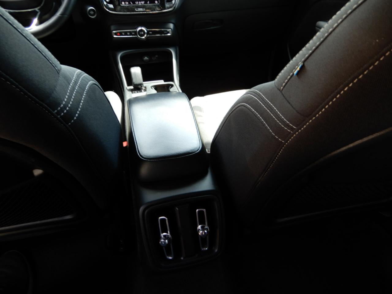 Volvo XC40 B5 AWD Core 2023