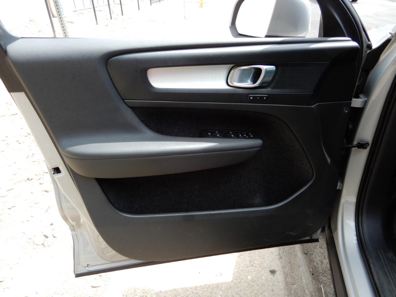Volvo XC40 B5 AWD Core 2023