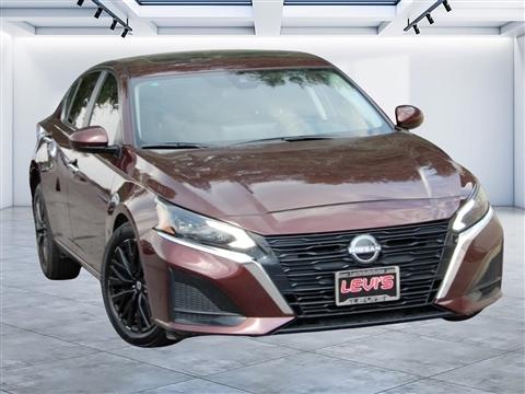 2025 Nissan Altima SV FWD