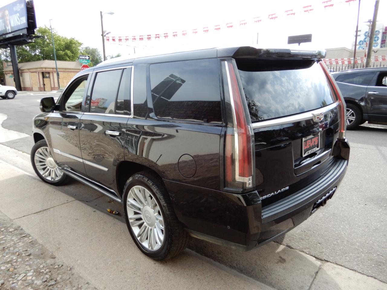 Cadillac Escalade 4WD 4dr Platinum 2019