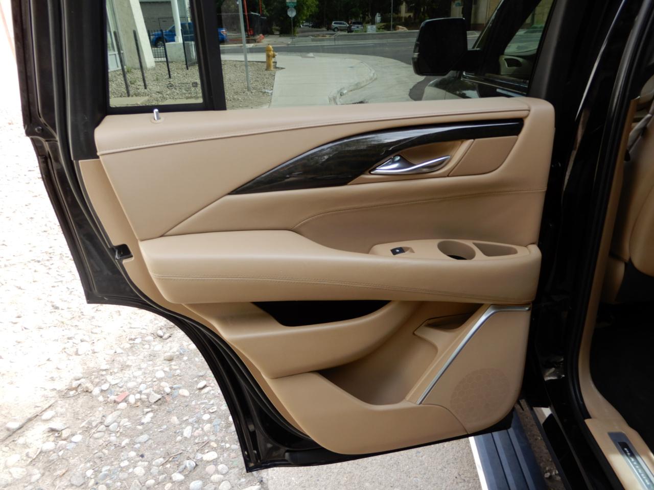 Cadillac Escalade 4WD 4dr Platinum 2019
