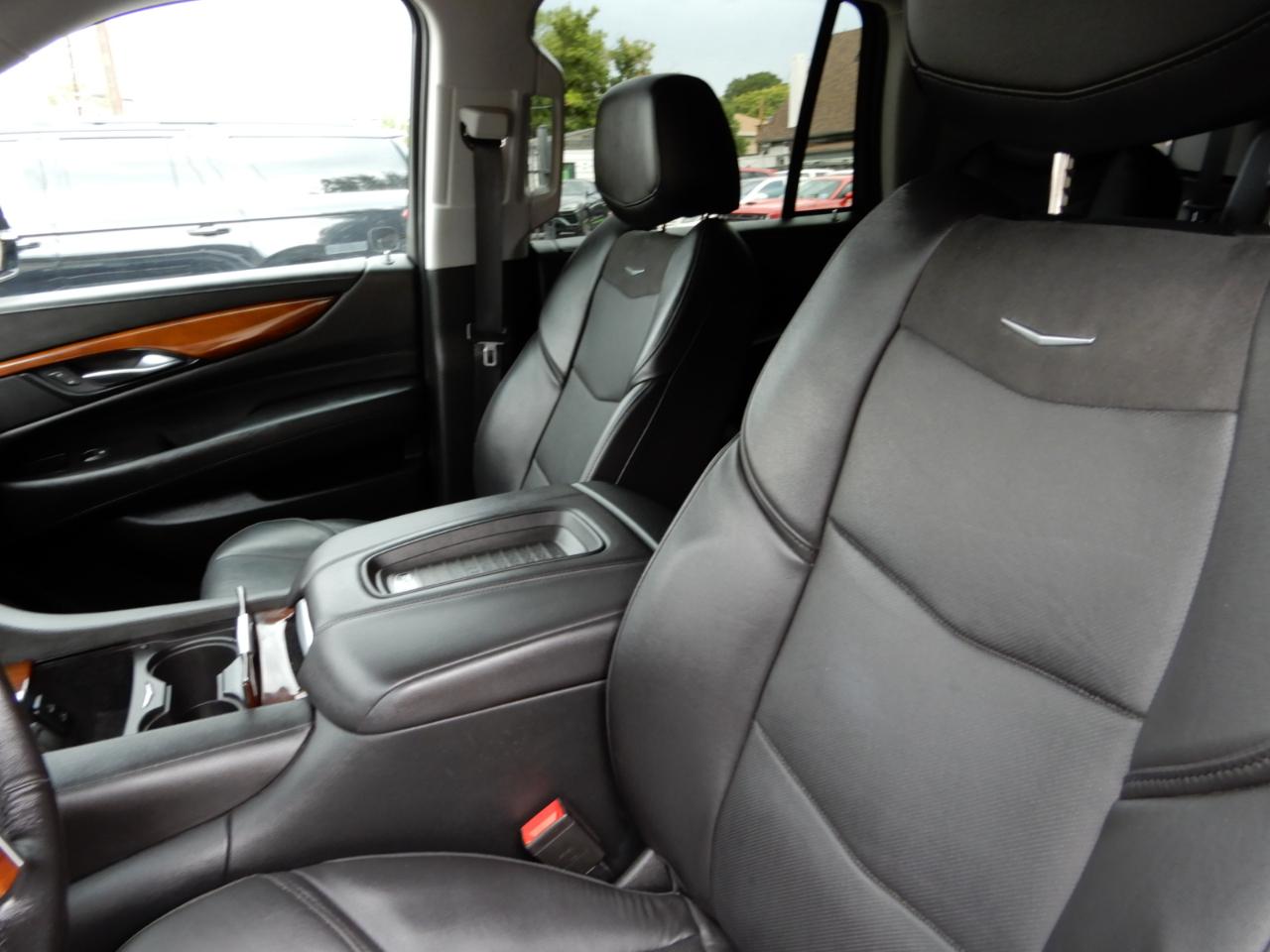 Cadillac Escalade 4WD 4dr Luxury 2019