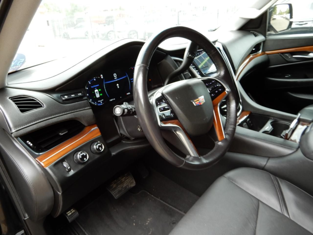 Cadillac Escalade 4WD 4dr Luxury 2019