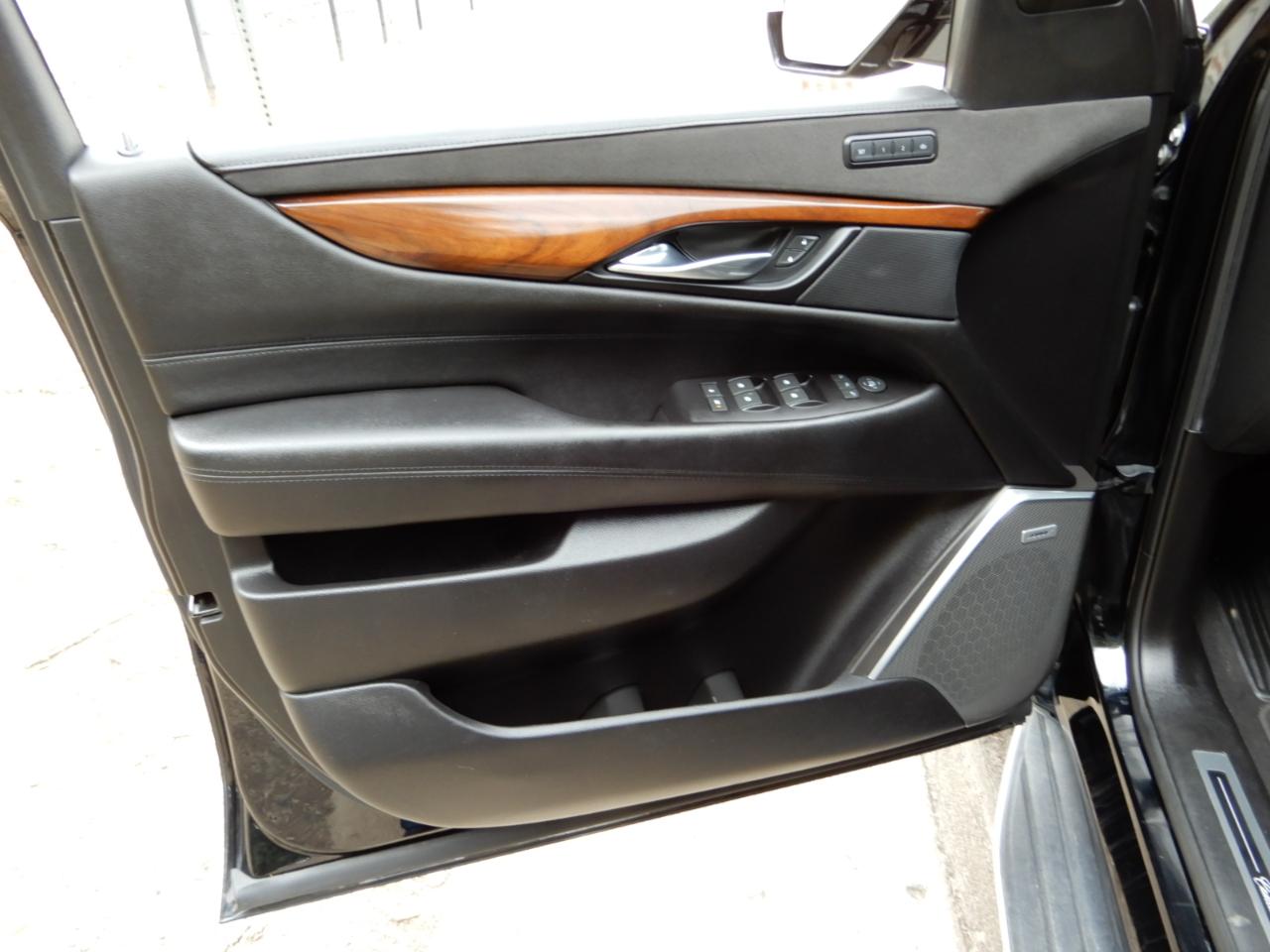 Cadillac Escalade 4WD 4dr Luxury 2019