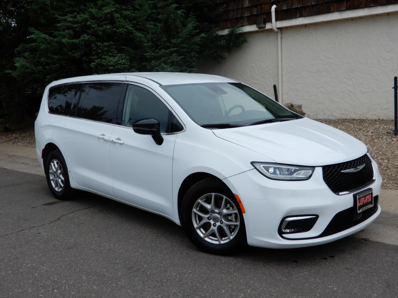 Chrysler Pacifica Touring L FWD 2024