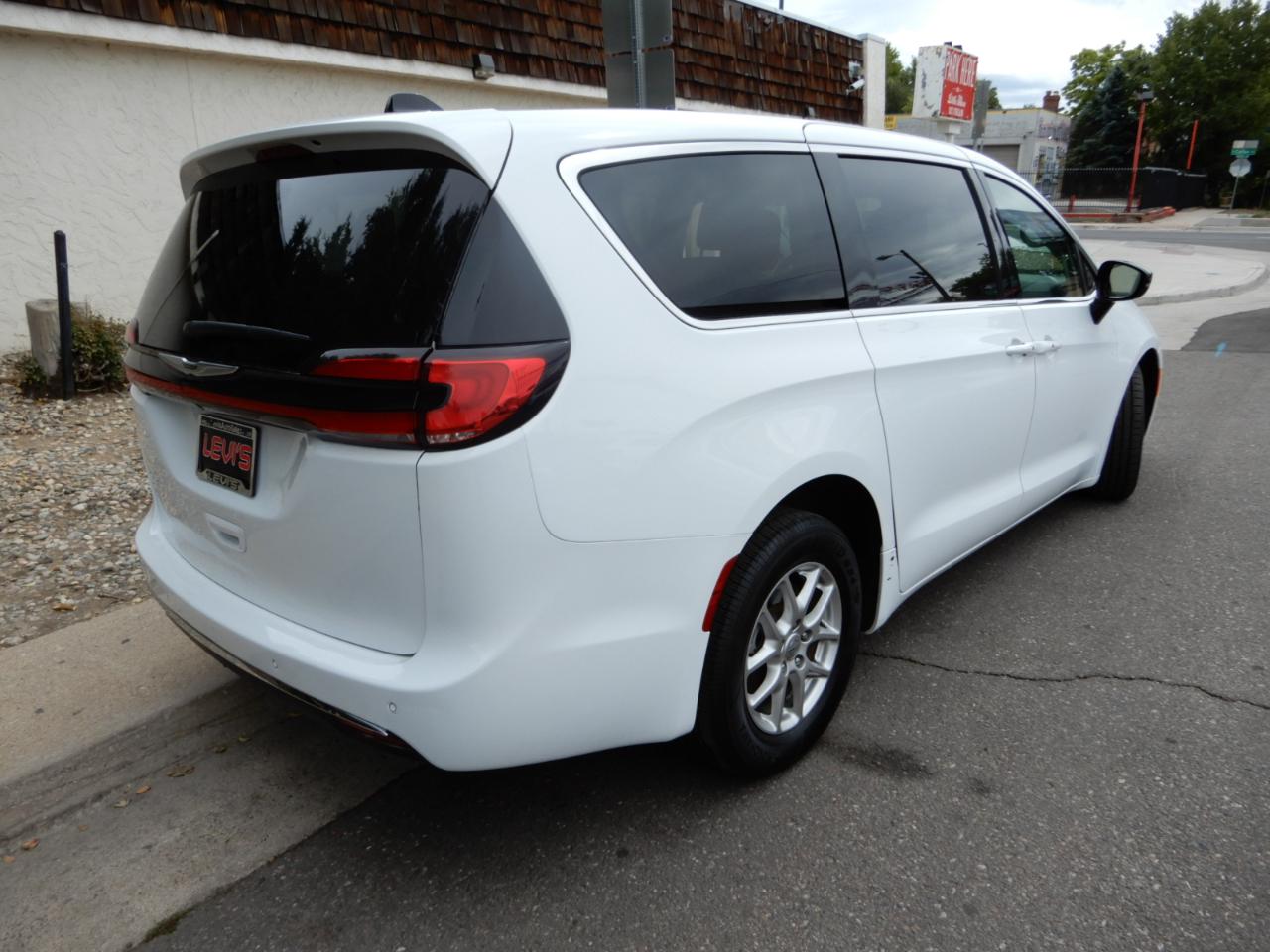Chrysler Pacifica Touring L FWD 2024