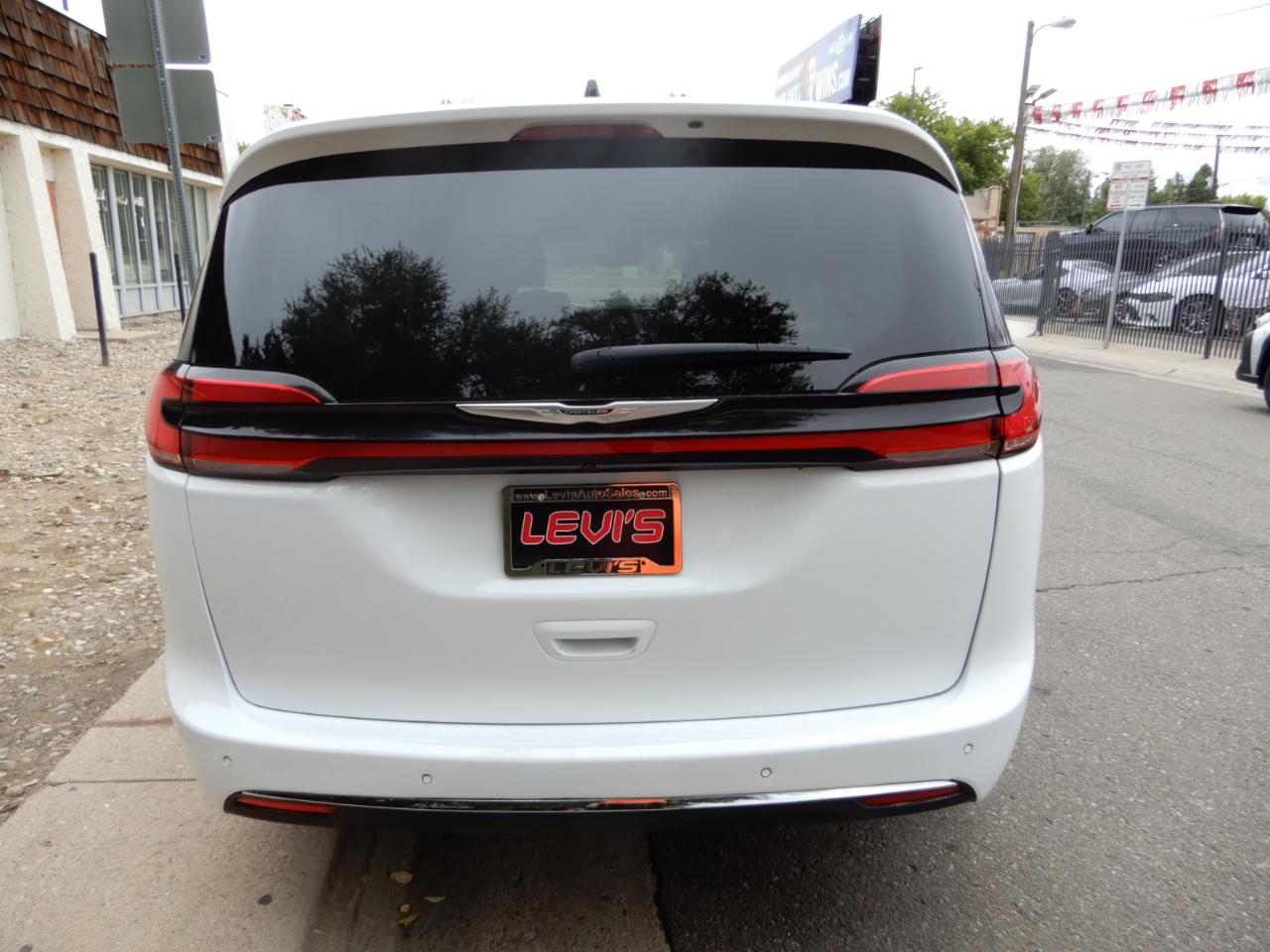 Chrysler Pacifica Touring L FWD 2024