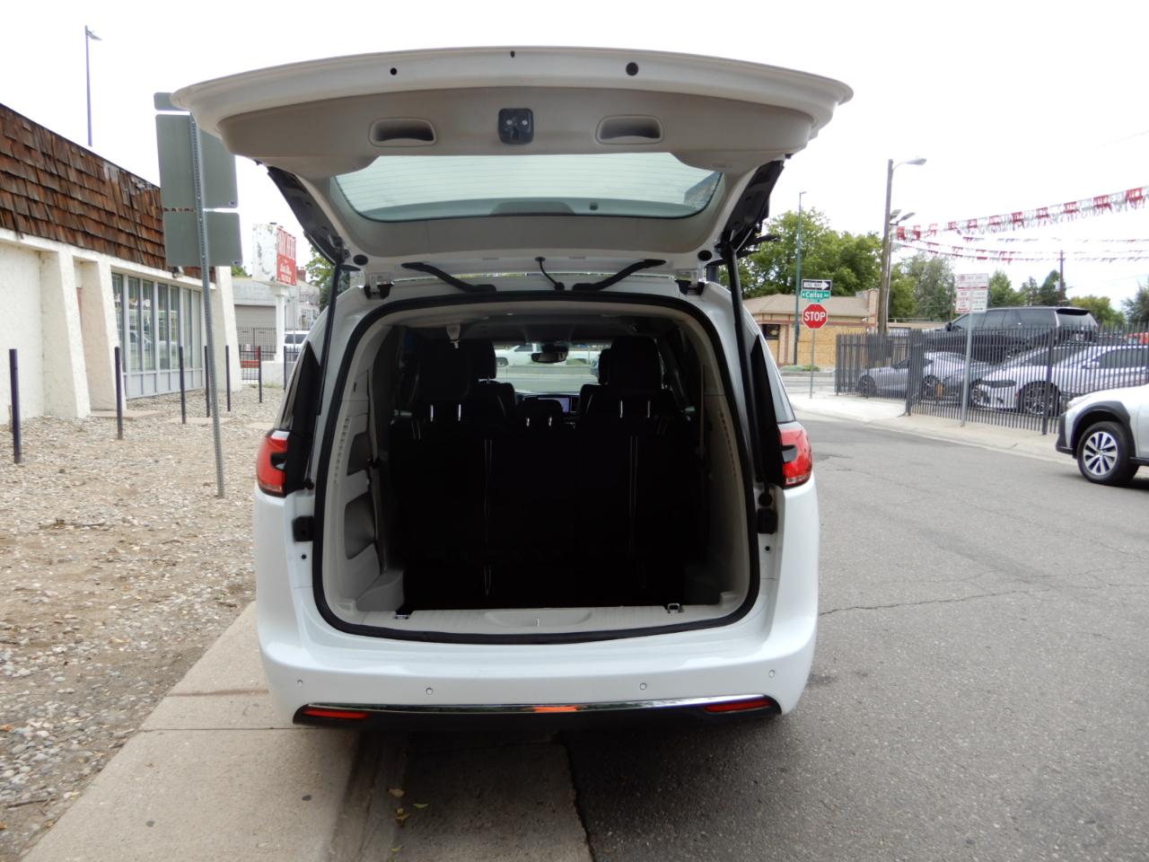 Chrysler Pacifica Touring L FWD 2024