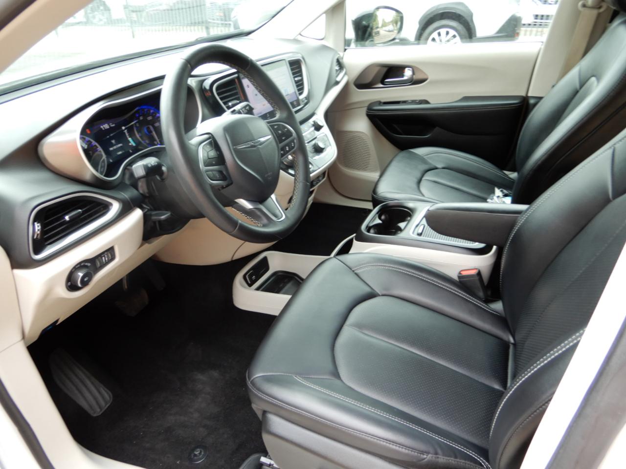 Chrysler Pacifica Touring L FWD 2024