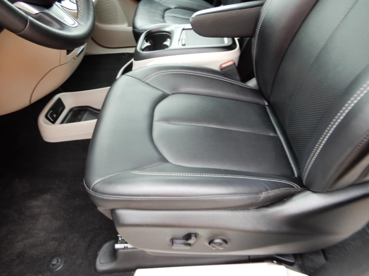 Chrysler Pacifica Touring L FWD 2024