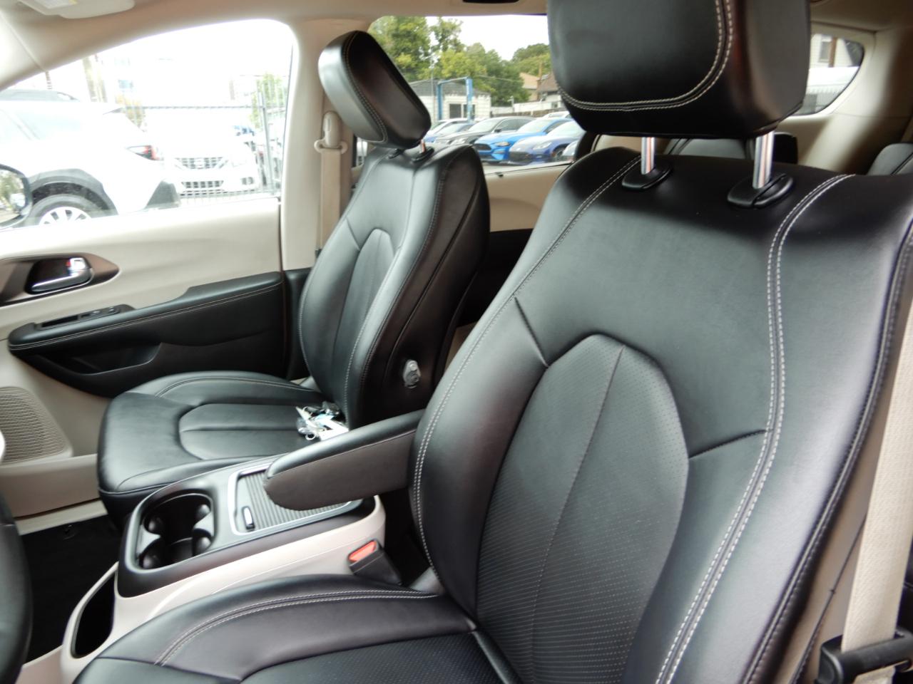 Chrysler Pacifica Touring L FWD 2024