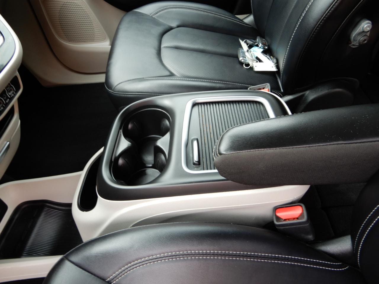 Chrysler Pacifica Touring L FWD 2024