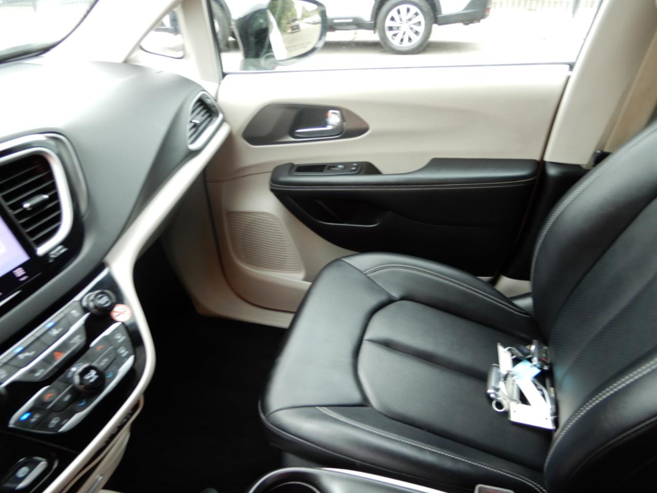 Chrysler Pacifica Touring L FWD 2024