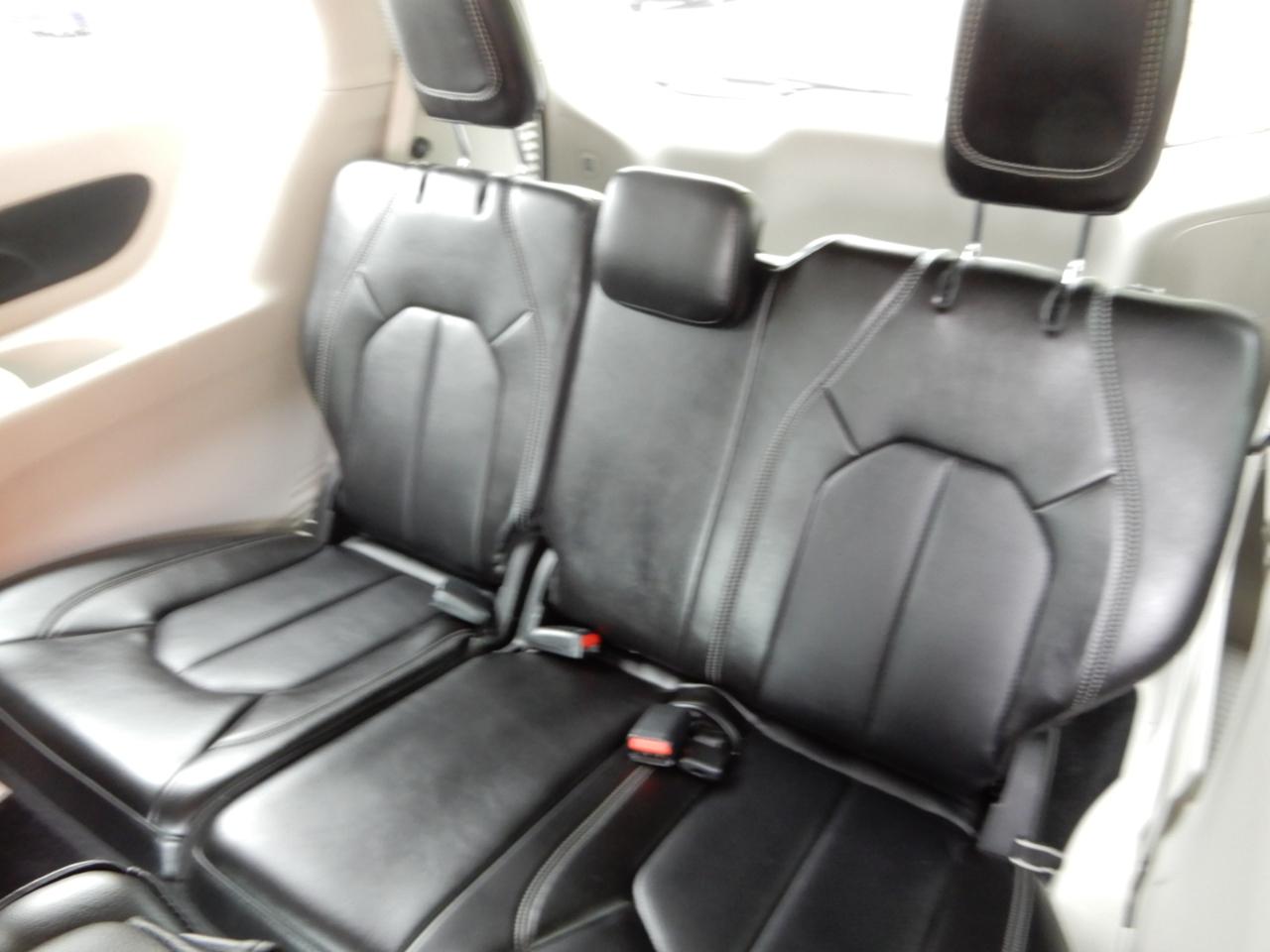 Chrysler Pacifica Touring L FWD 2024