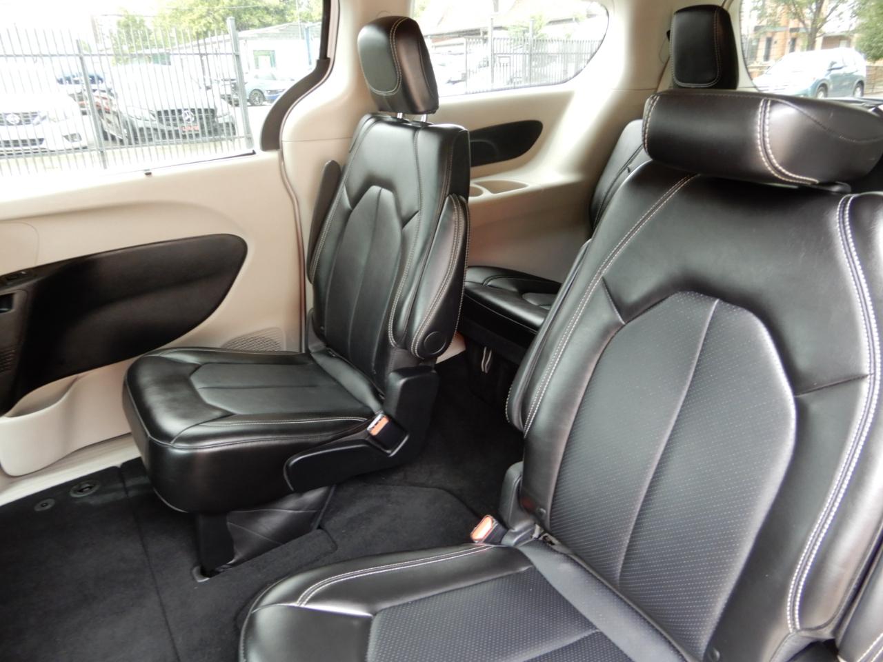 Chrysler Pacifica Touring L FWD 2024