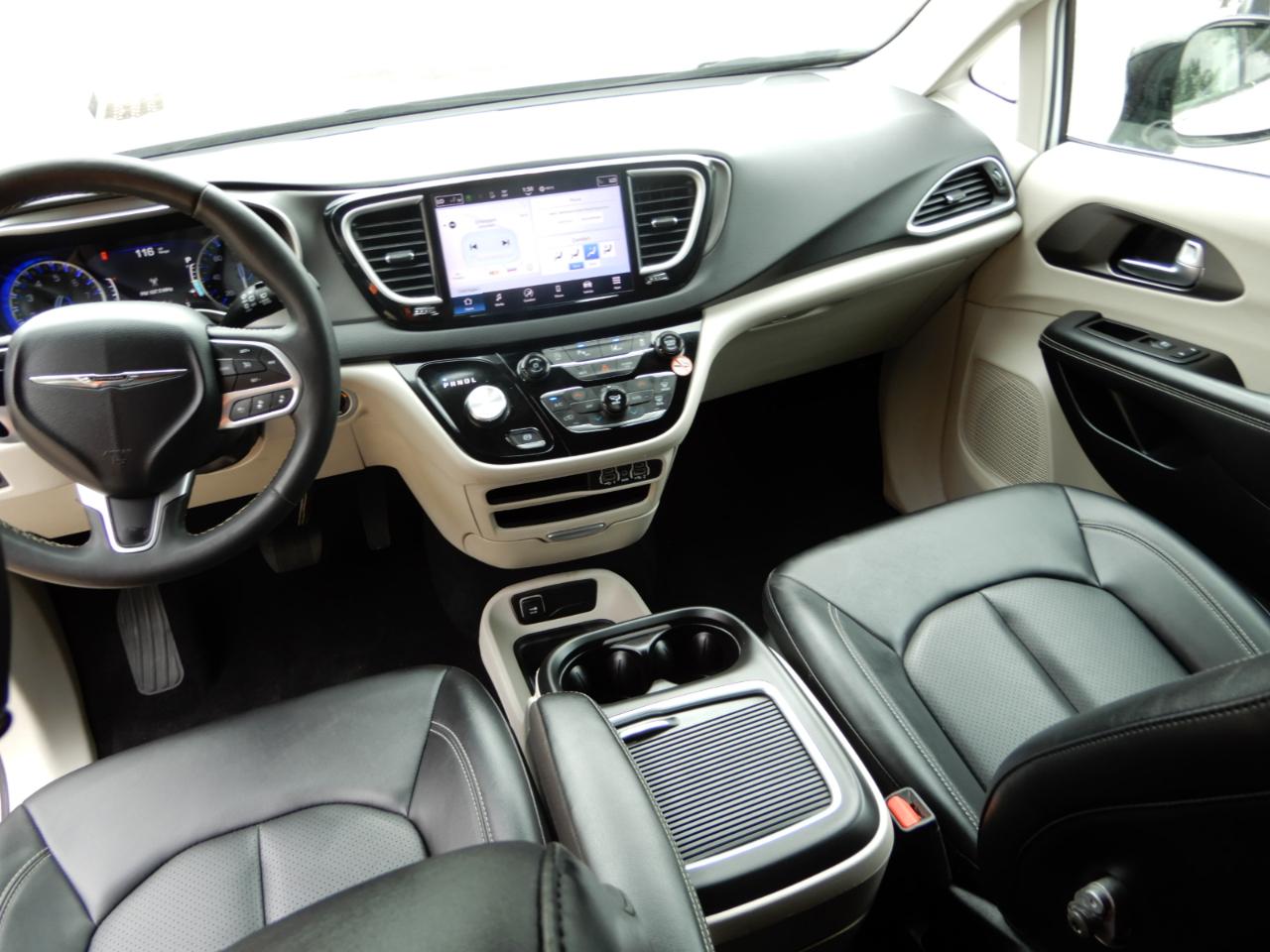 Chrysler Pacifica Touring L FWD 2024