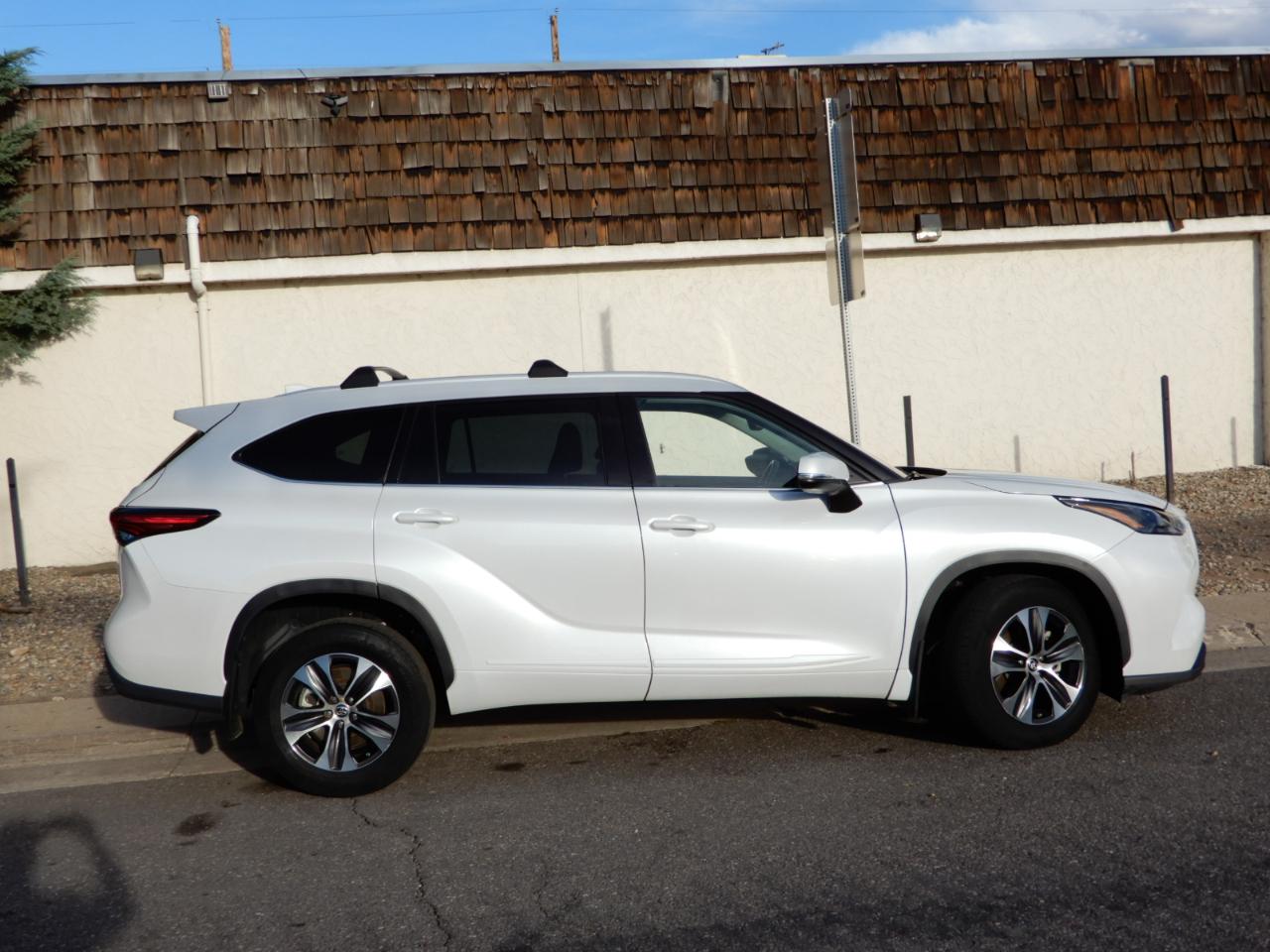 Toyota Highlander XLE AWD (Natl) 2022