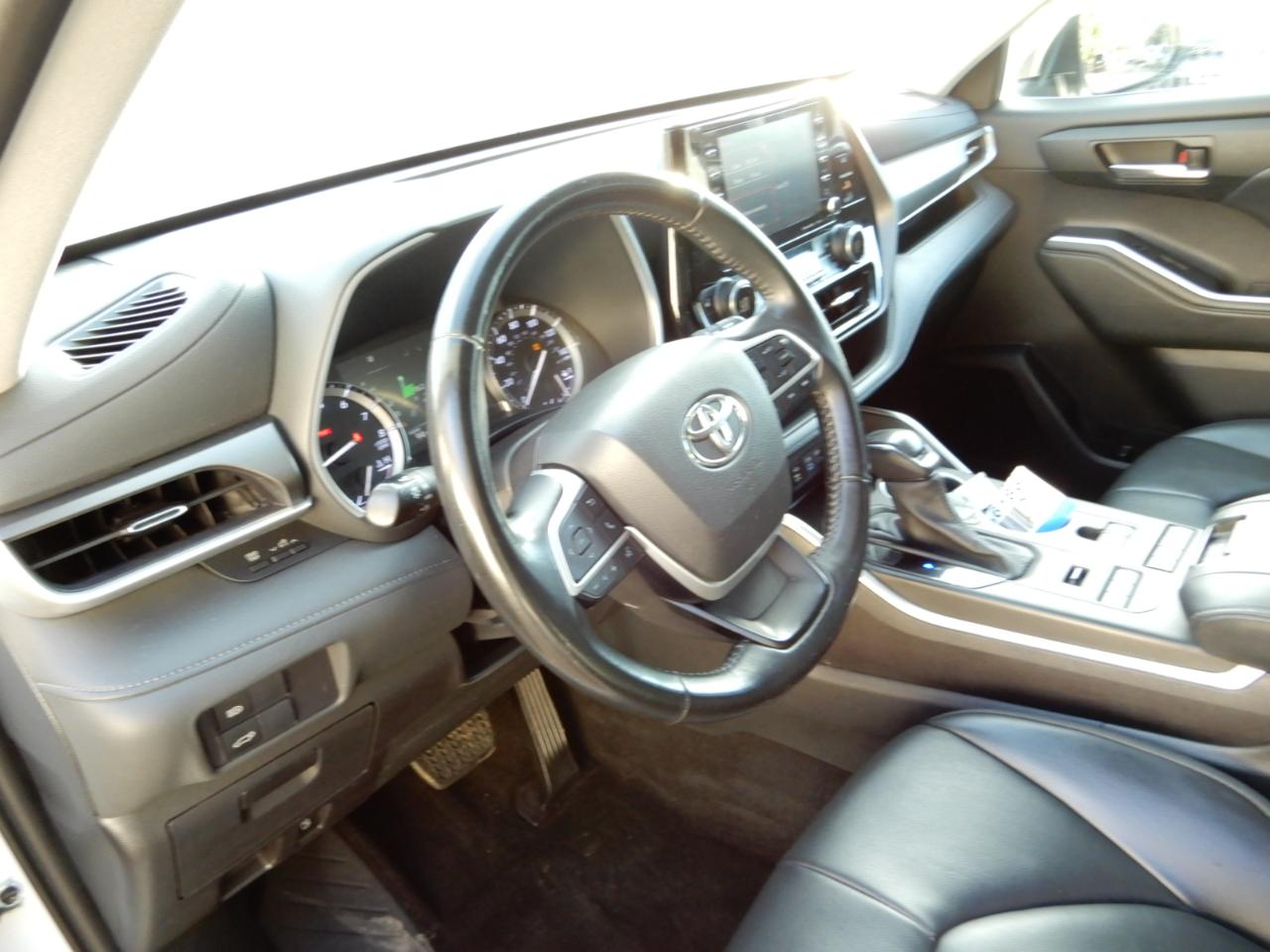 Toyota Highlander XLE AWD (Natl) 2022