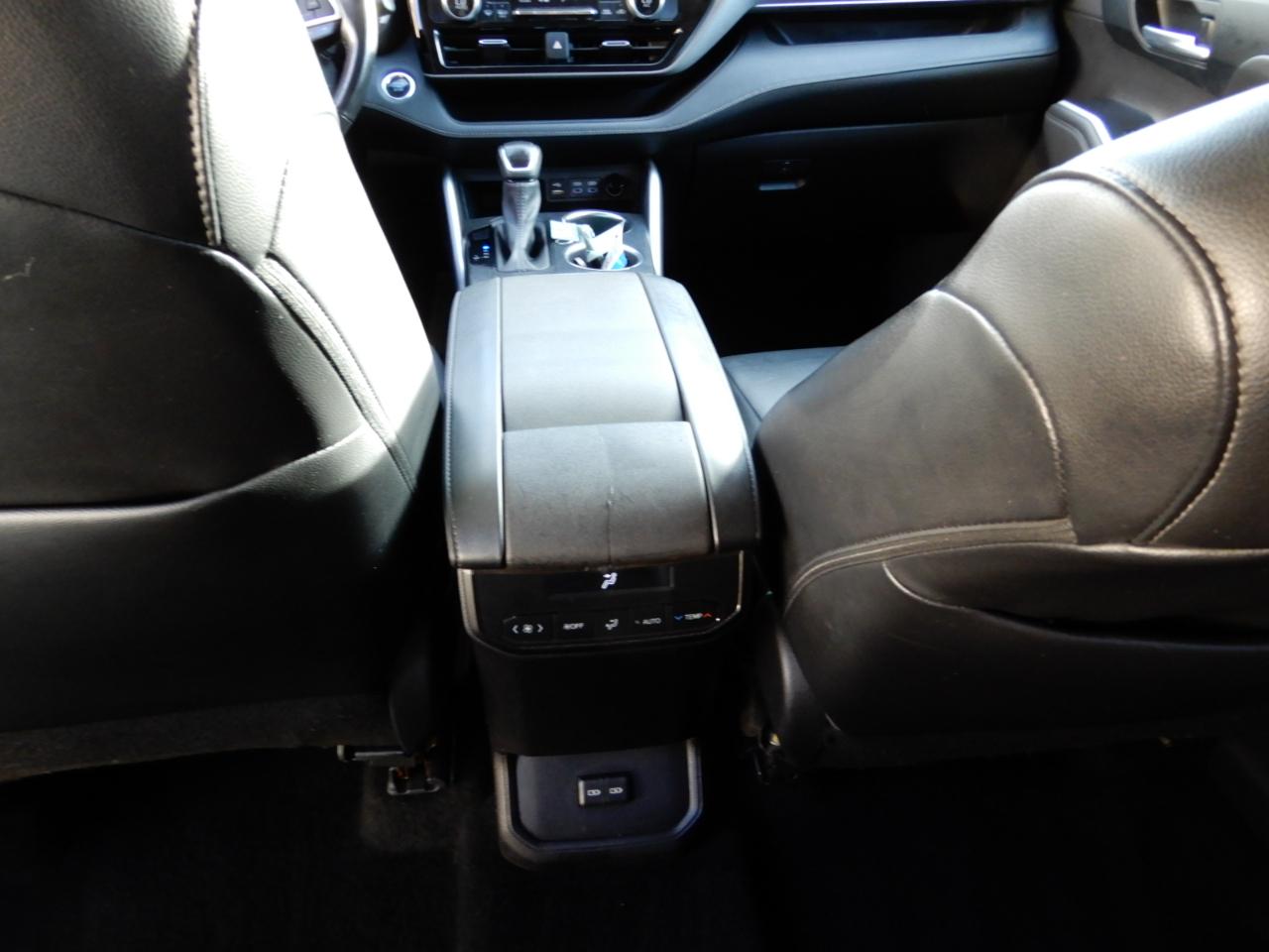 Toyota Highlander XLE AWD (Natl) 2022