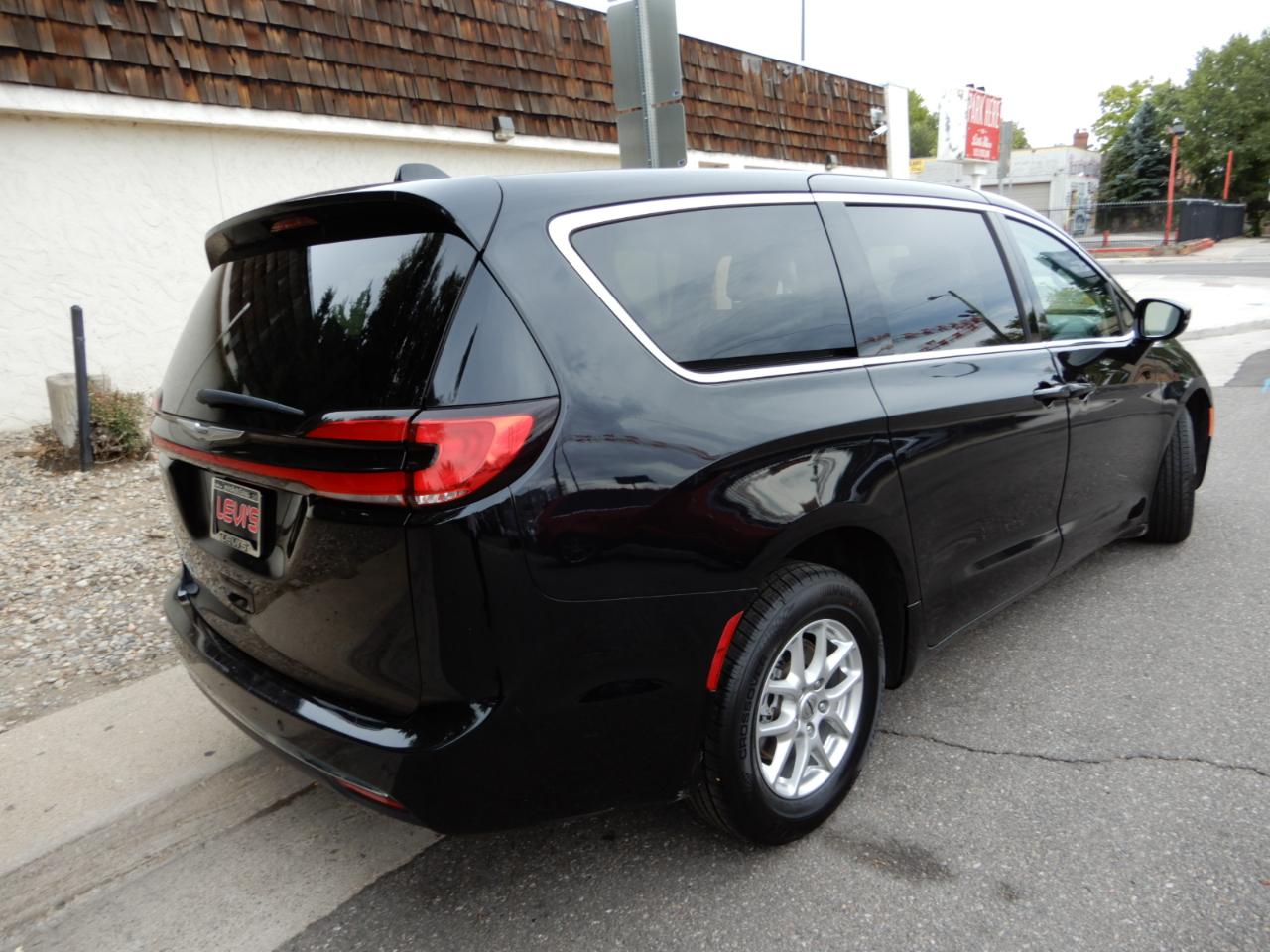 Chrysler Pacifica Touring L FWD 2024