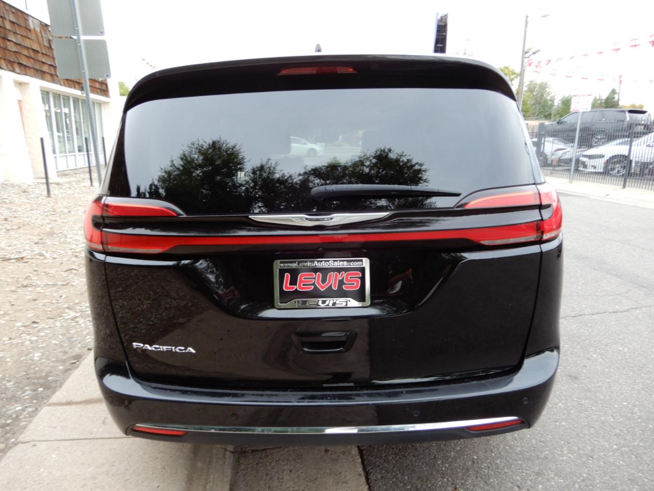 Chrysler Pacifica Touring L FWD 2024