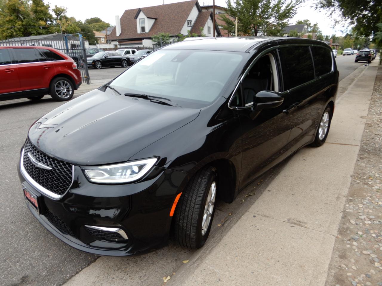Chrysler Pacifica Touring L FWD 2024