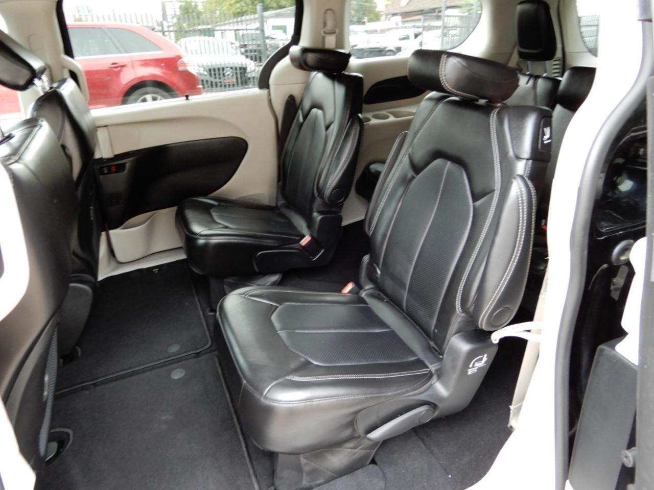Chrysler Pacifica Touring L FWD 2024