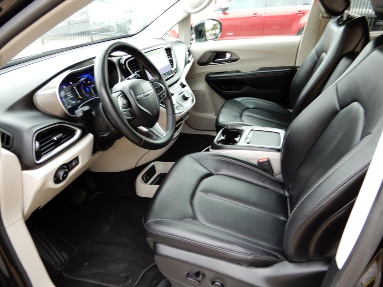 Chrysler Pacifica Touring L FWD 2024