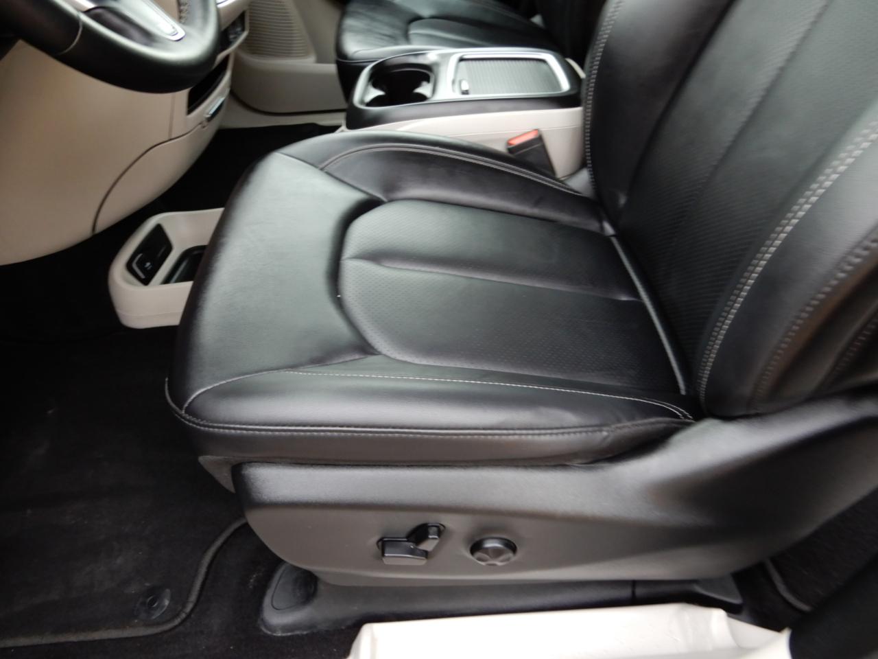Chrysler Pacifica Touring L FWD 2024